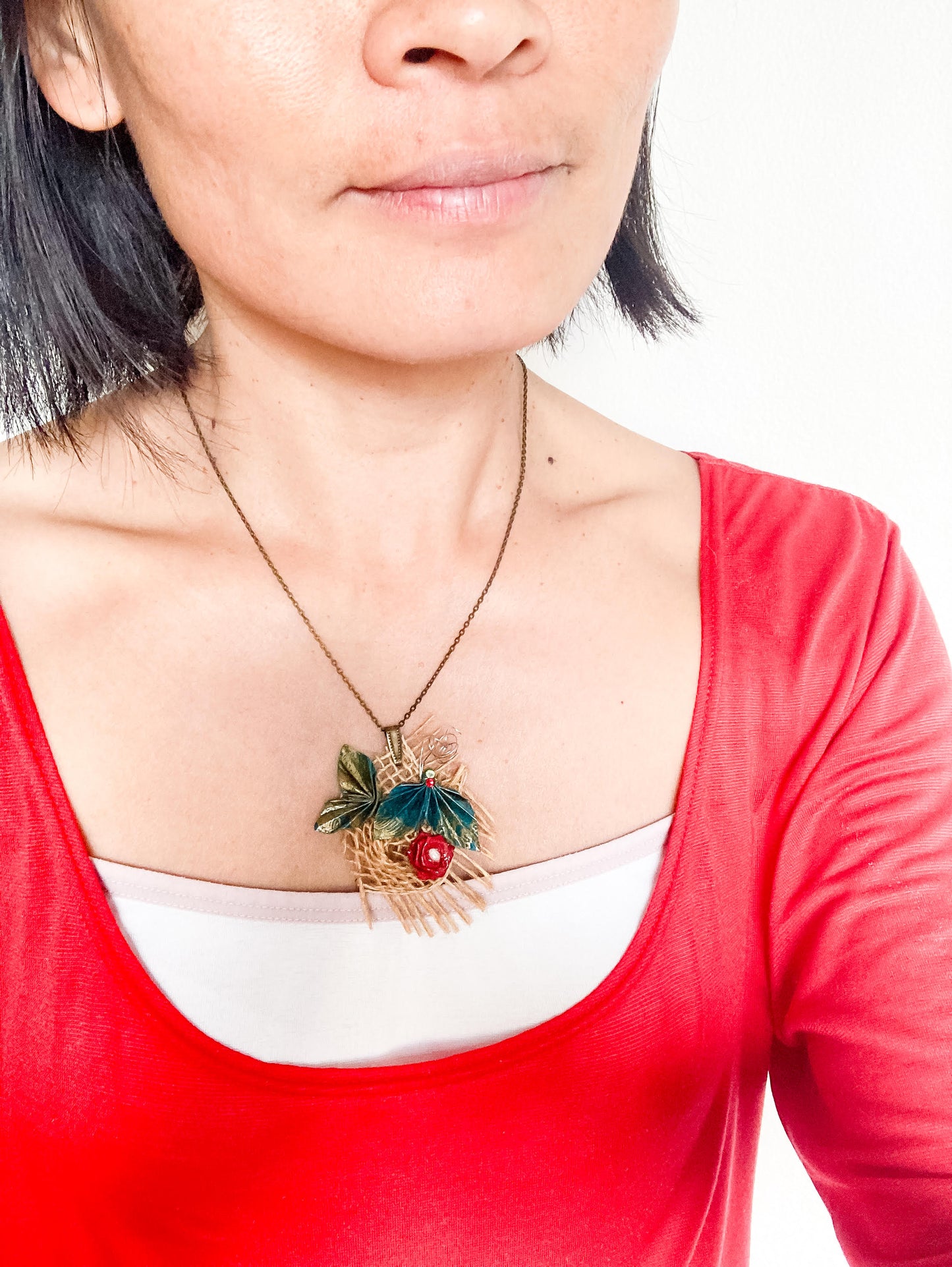 Botanical Serenity: Pearl Rose Necklace