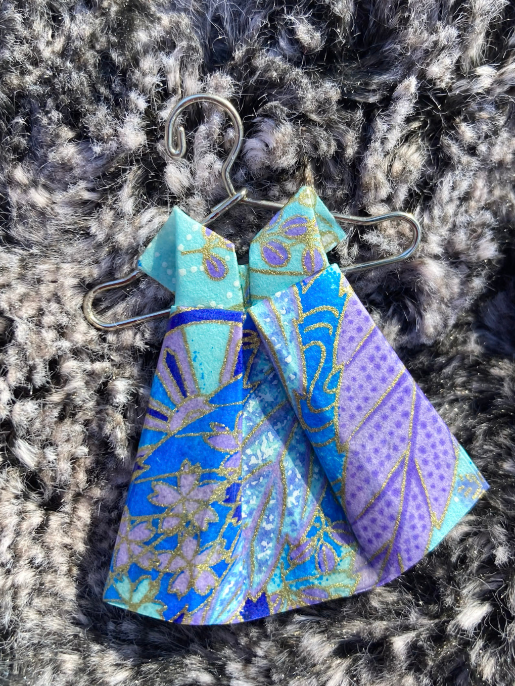 Origami-dress-brooch-light-purple