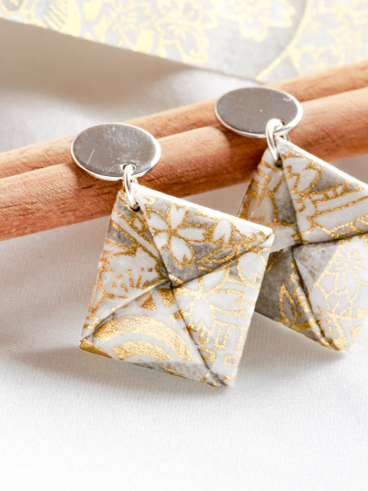 Handmade Silver grey floral origami stud earrings – hypoallergenic silver-plated stainless steel, elegant gift for her.