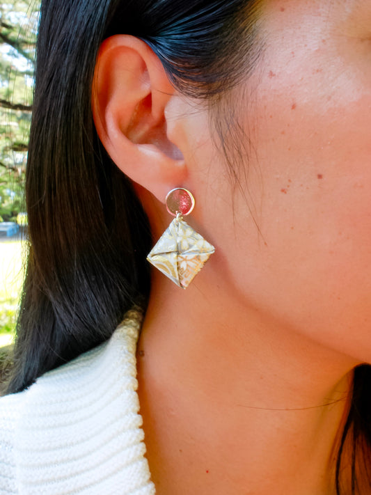 Handmade Silver grey floral origami stud earrings – hypoallergenic silver-plated stainless steel, elegant gift for her.